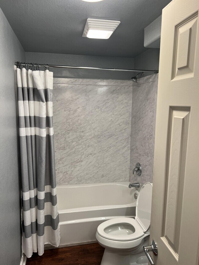 Foto del edificio - 12873 Pine Valley Cir