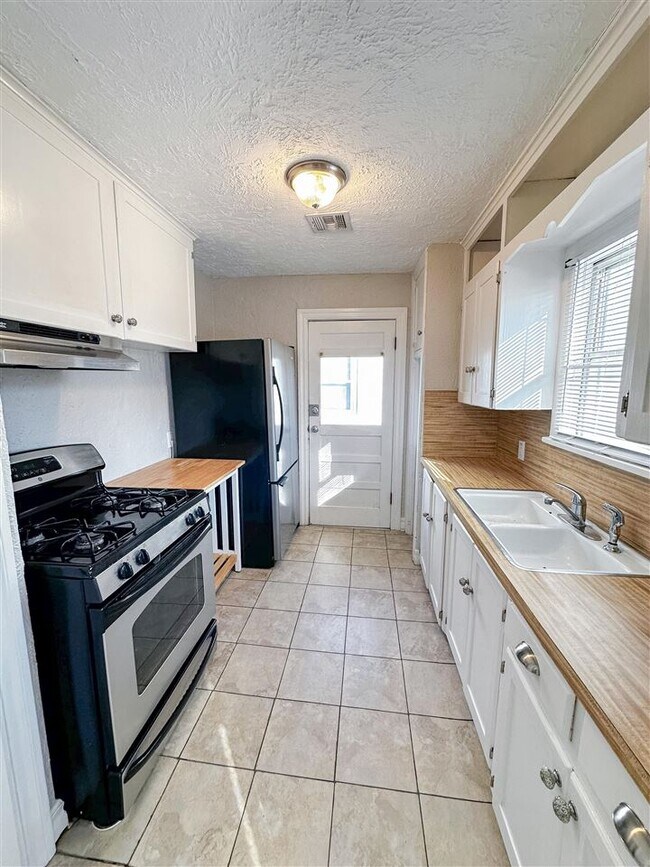 Foto del edificio - 835 NW 17th St