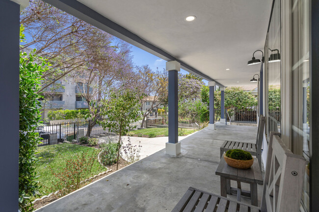 Building Photo - 325 N Wilton Pl