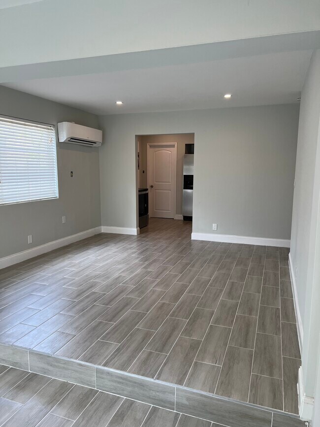 Foto del edificio - 325 SW 14th Ct