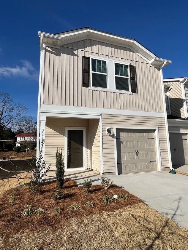 Foto principal - Brand New 3 Bed End Unit townhome in Concord