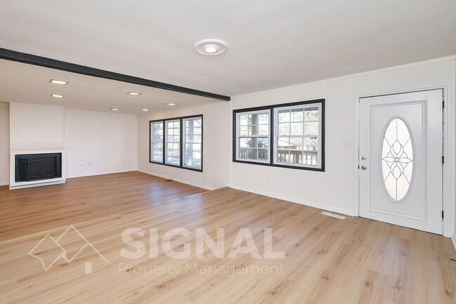 Foto del edificio - 432 Argonne Dr NE