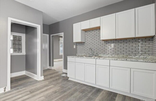Foto del edificio - 3415 E Canfield St