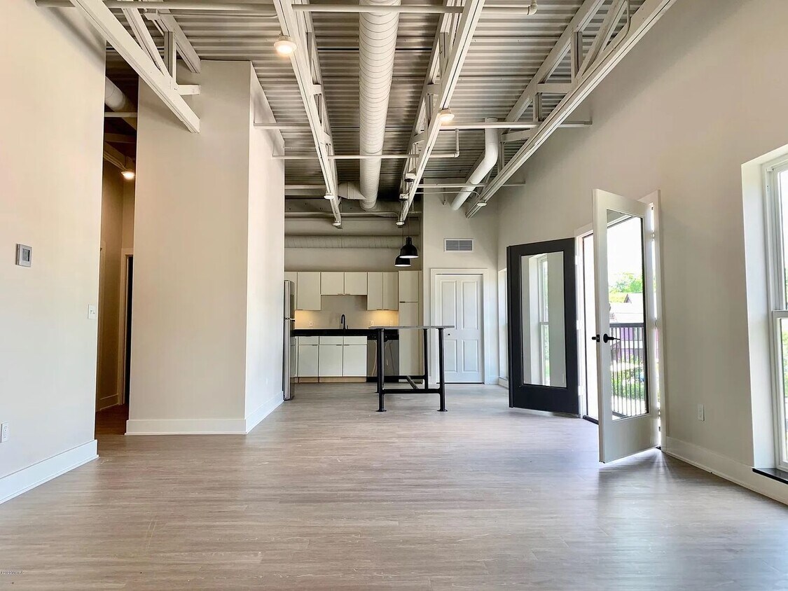 Foto principal - 708 Wealthy St SE