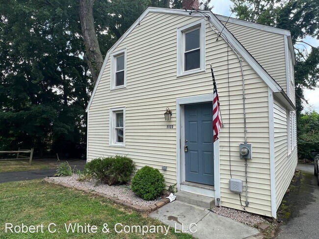 Building Photo - 2 br, 1.5 bath House - *1123 Sullivan Avenue