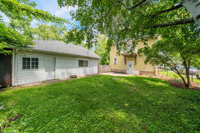 Fully fenced in backyard - 907 N Fair St