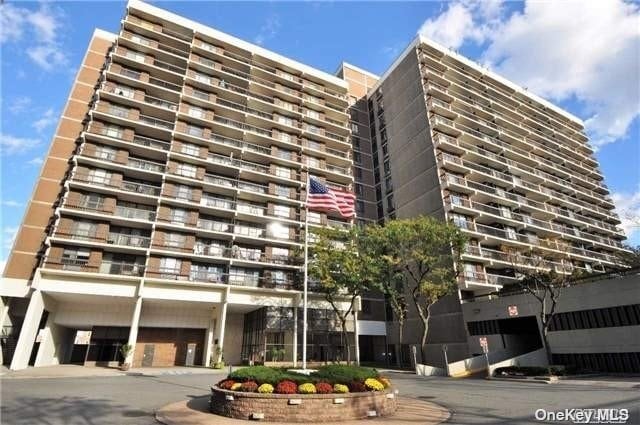 Primary Photo - 150-18 Union Tpke