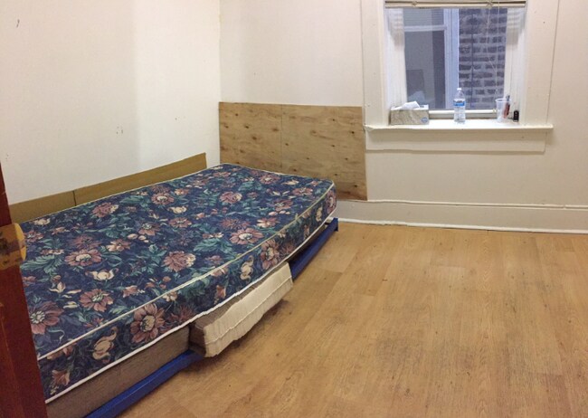 Foto del edificio - 1315 W 31st St