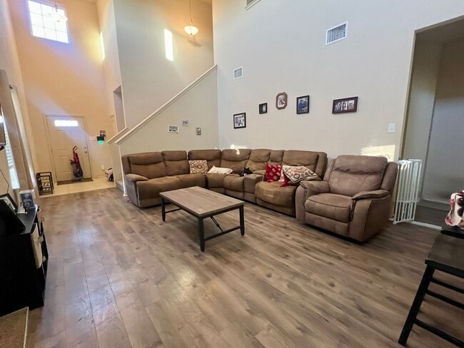 Foto del edificio - 3-Bedroom Home on Corner Lot in Cottonwood Creek