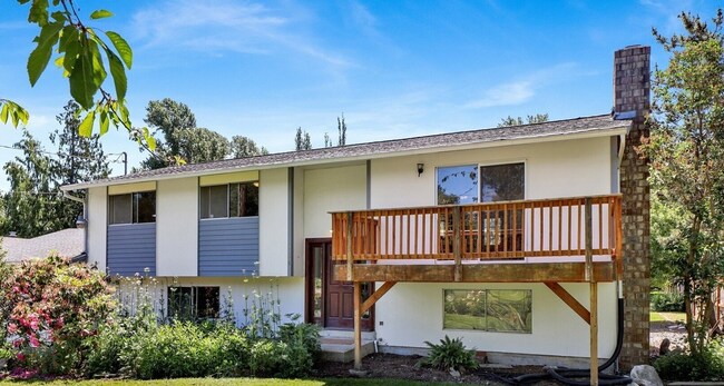 Foto del edificio - Spacious 4 Bedroom, 2 Bathroom Home