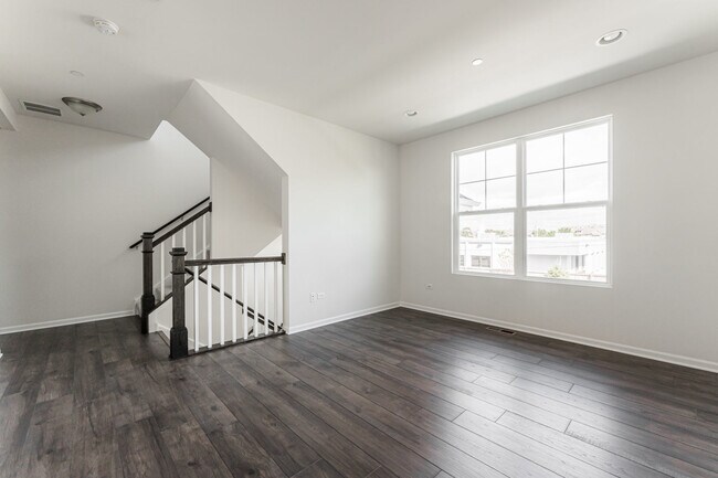 Building Photo - 1946 Kingsley Cir