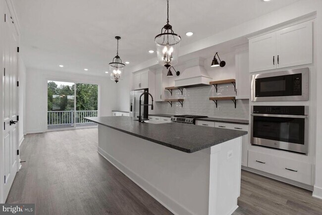 Foto del edificio - 5041 Bigleaf Rd