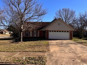 Building Photo - 3485 Lakehurst Dr