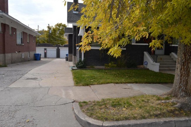 Building Photo - 331 S Garfield Ave