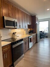 Building Photo - 400 W Broadway