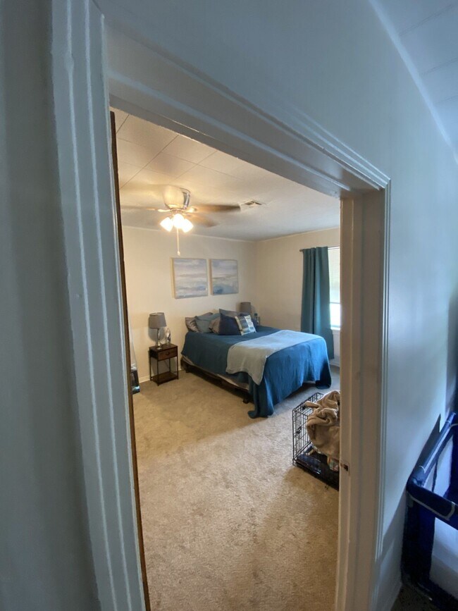 Foto del edificio - 738 1/2 Massachusetts