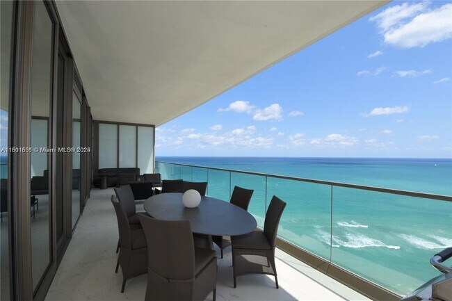 Foto del edificio - 18975 Collins Ave