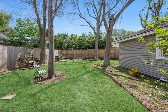 Building Photo - 11319 Briar Forest Dr