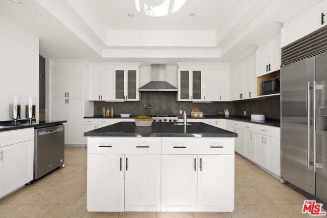 Building Photo - 1939 Stradella Rd