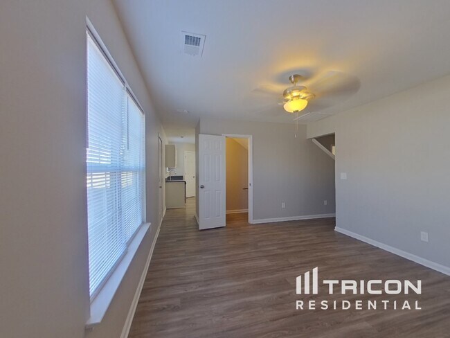 Building Photo - 1312 Crandon Dr