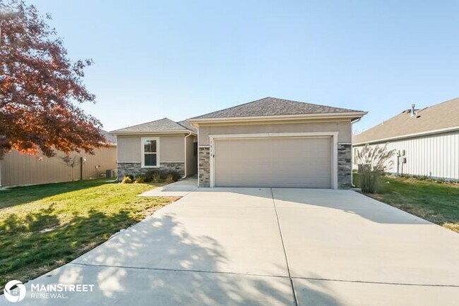 Building Photo - 1518 NE Jaclyn Dr, Grain Valley, MO 64029