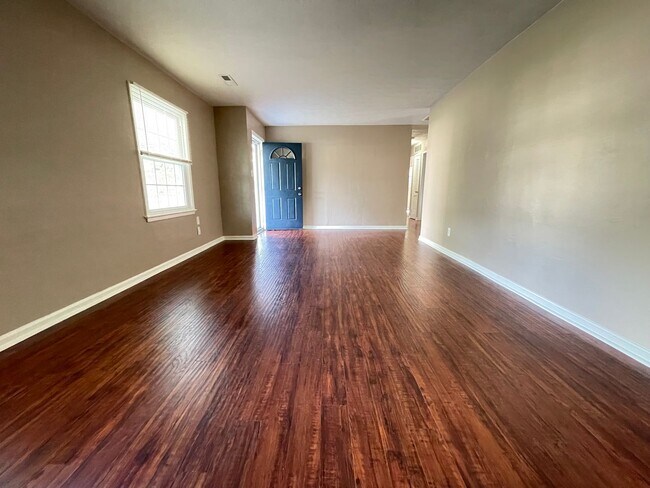 Foto del edificio - AVAILABLE NOW! 4 BEDROOM 2 BATH SINGLE FAMILY HOME IN CAROLLANE FARMS