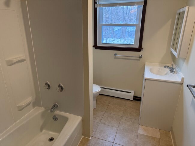 Building Photo - Briarwood 9