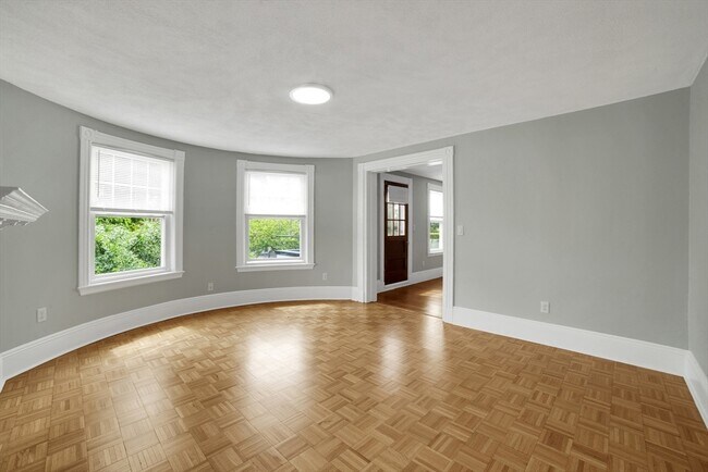 Building Photo - 68 Pleasant St