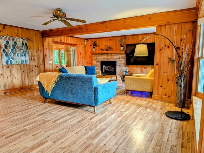 Building Photo - 524 Stornoway Dr