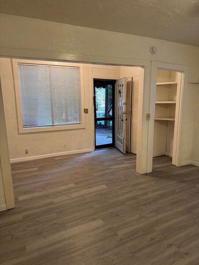 Building Photo - 14755 Armstrong Woods Rd