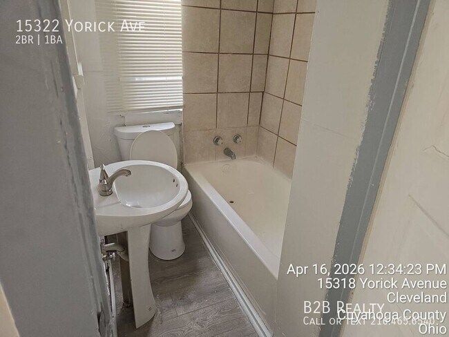 Foto del edificio - 15322 Yorick Ave