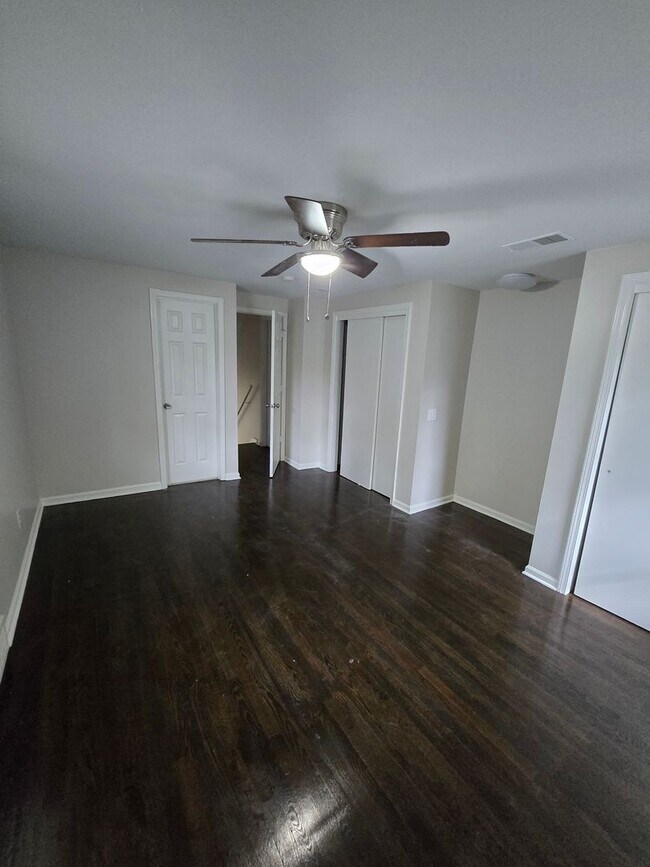Foto del edificio - 4 bedrooms 2 bedroom fenced in yard