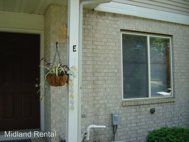 Building Photo - 6801-6925 Chester Dr