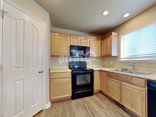 Foto del edificio - 4482 Heritage Dr