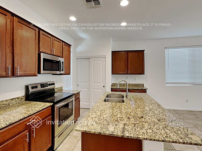 Building Photo - 1373 S Ponderosa Dr