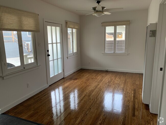 LIVING ROOM - 3526 London St