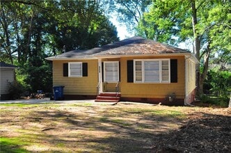 Building Photo - 2641 Acadia St