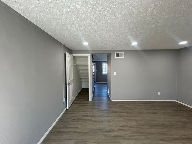 Building Photo - 2 Bedroom Townhome County Halethorpe