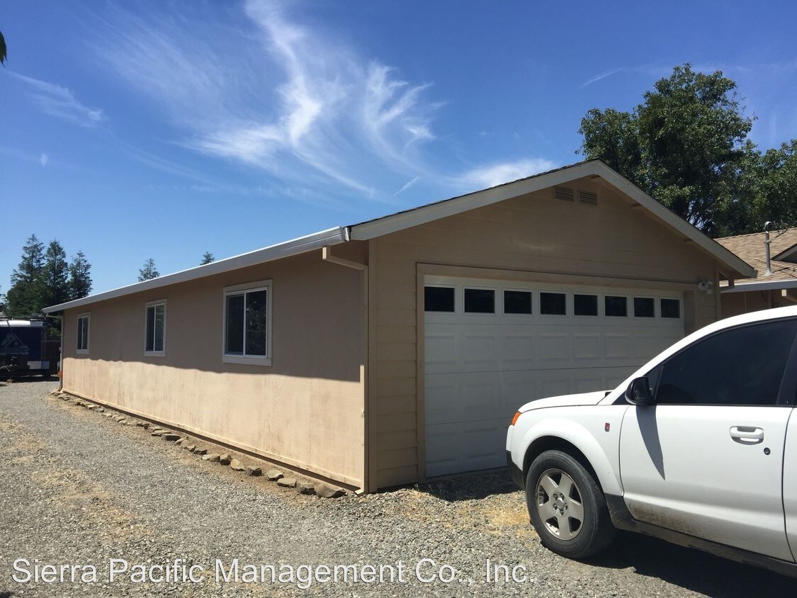 Foto principal - 453-453 Tuttle Ln