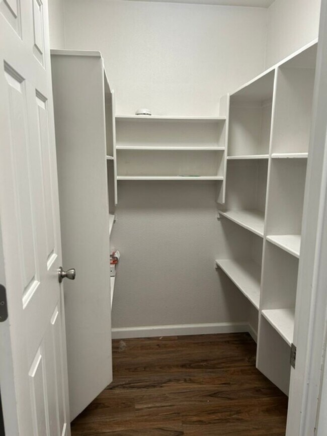 Foto del edificio - 12057 Regency Dr