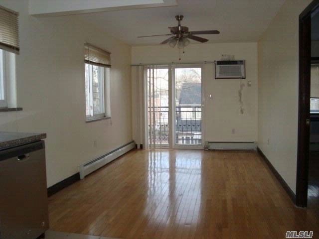 Building Photo - 40-12 194th St
