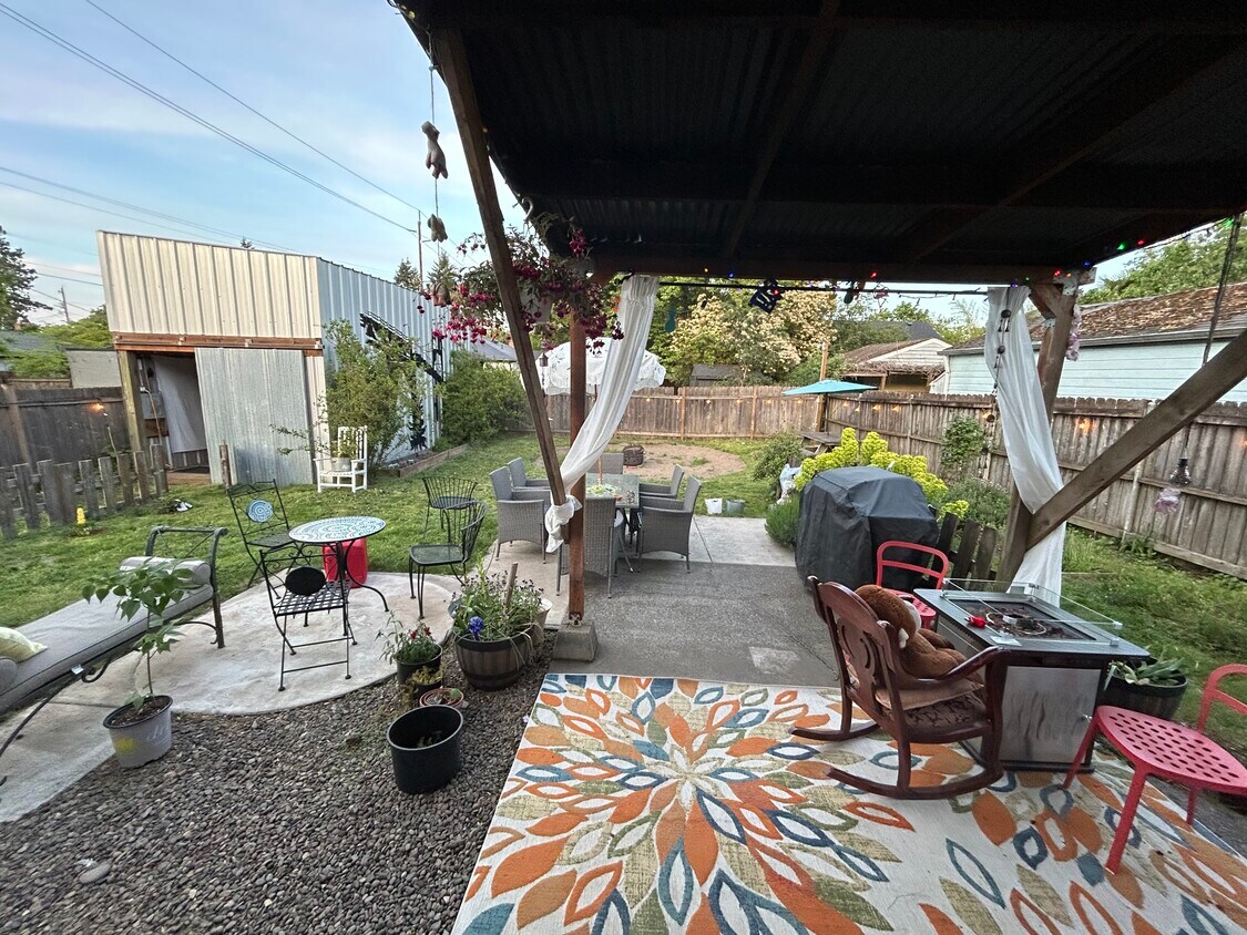 Foto del edificio - 8828 N Hodge Ave