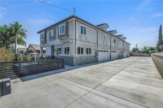 Building Photo - 3920 W 108th St