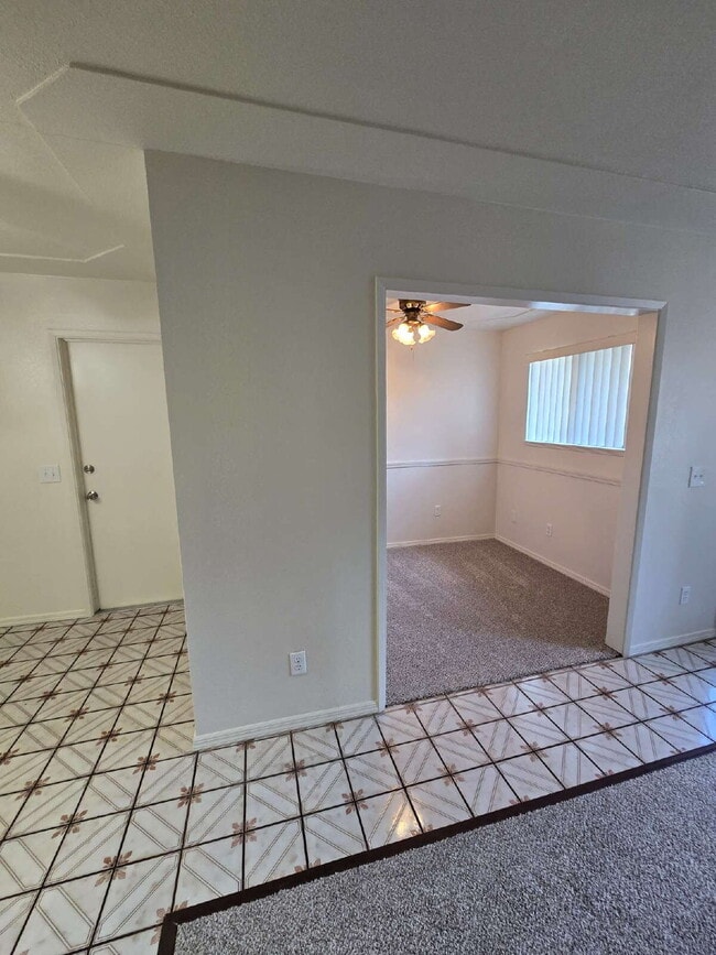 Foto del edificio - Walking distance to shopping and restauran...