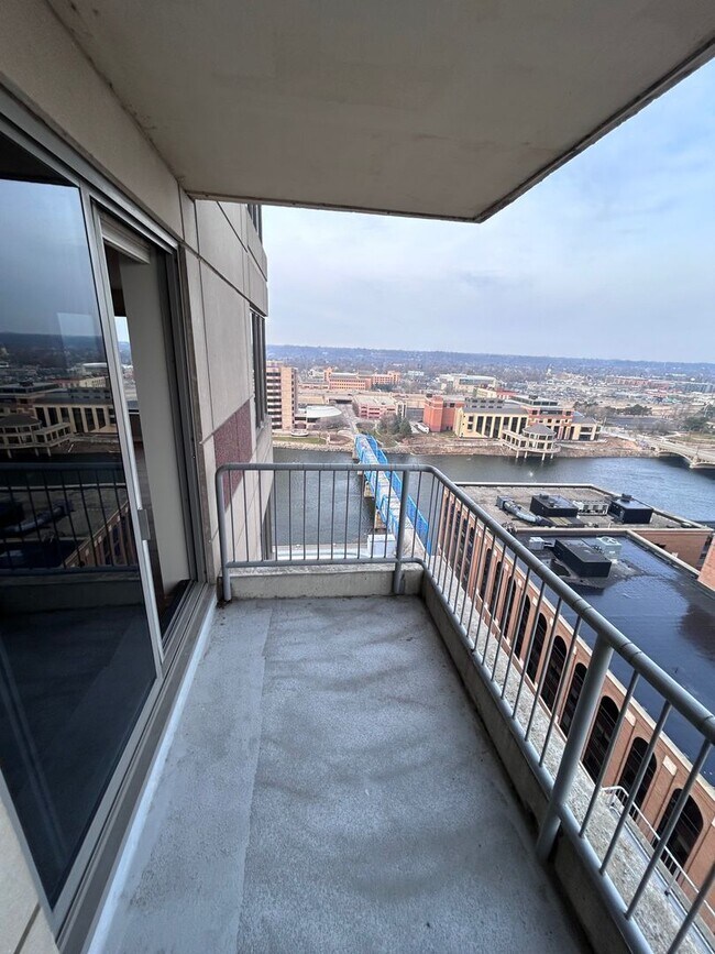 Foto del edificio - 107 Campau Cir NW