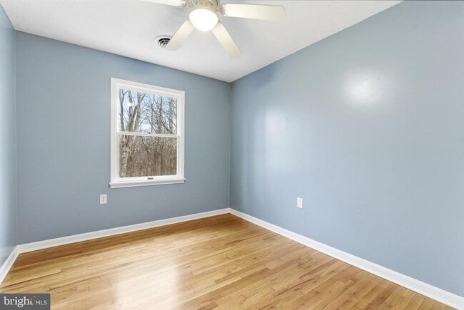 Foto del edificio - 122 Stuart Dr