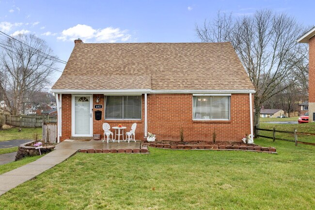 Front of House - 402 College Park Dr