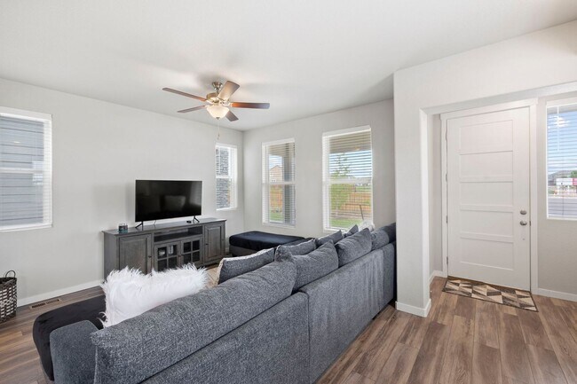 Building Photo - Like New 4 Bedroom Home in The Nook @ Shil...