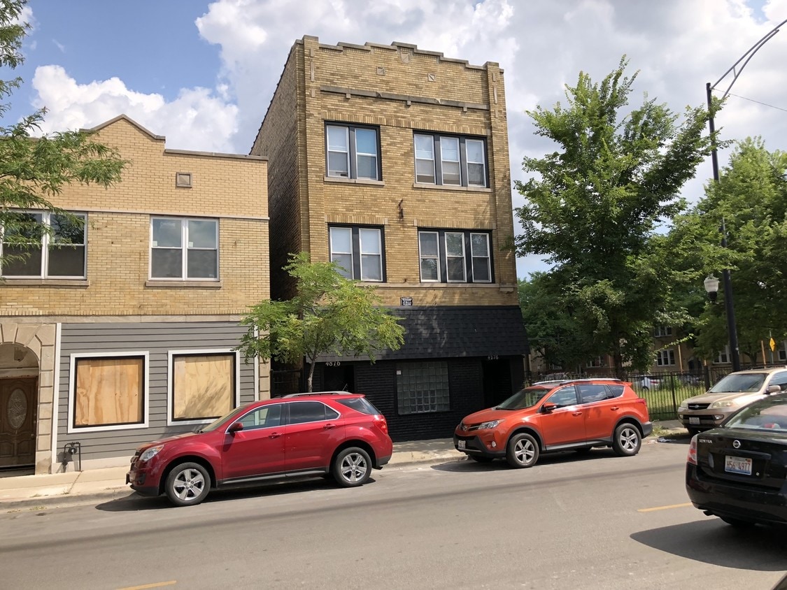 Primary Photo - 4876 W Armitage Ave