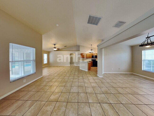 Building Photo - 10222 Summer Elm Ave